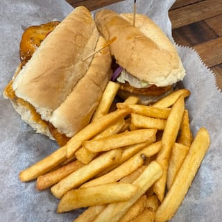 Chicken Sandwich / Fries